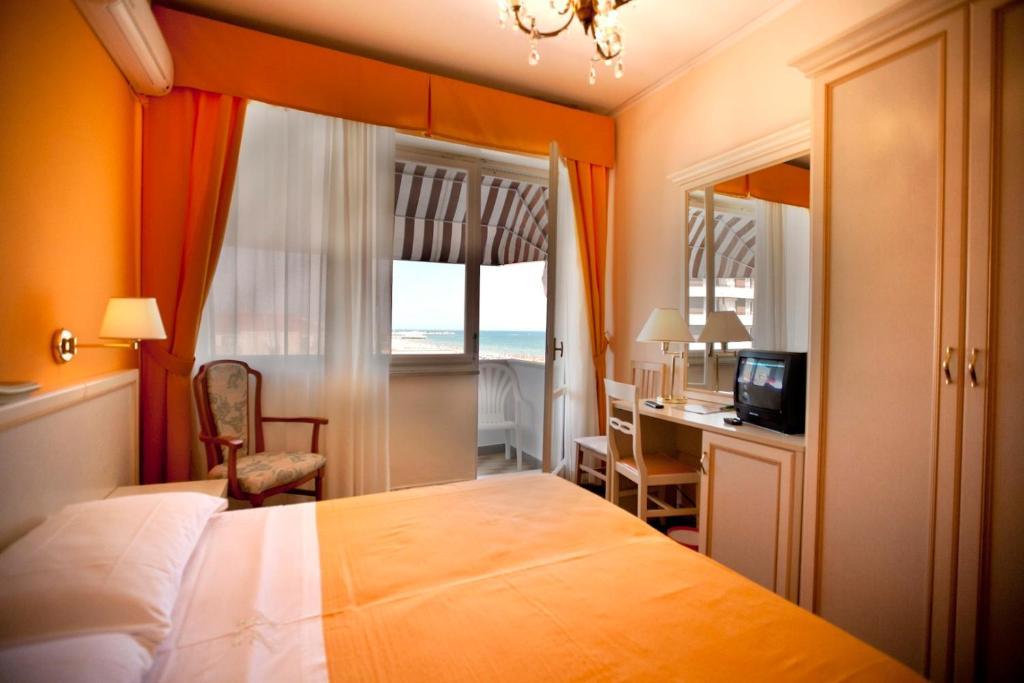 Hotel Hollywood Senigallia Zimmer foto